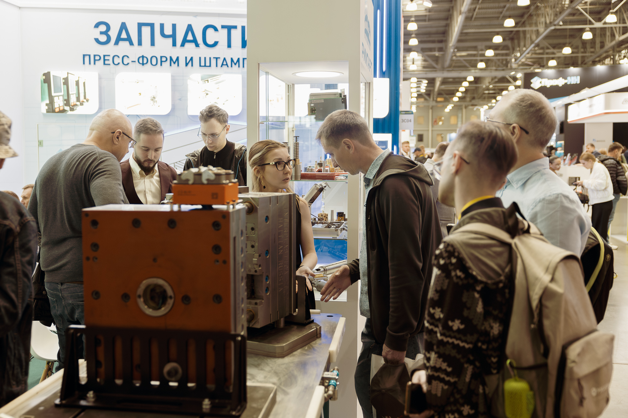 Хотите почувствовать атмосферу выставки? Смотрите наше видео с ROSMOULD 2026!